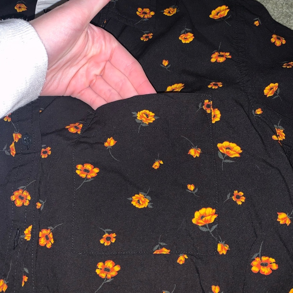 ⭐️VANS cropped button-up⭐️ - Picture 2 of 3